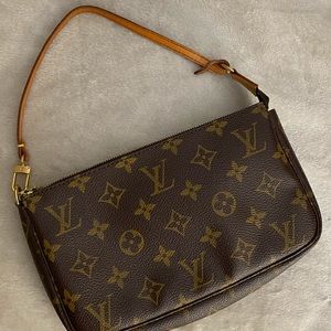 LOUIS VUITTON Pochette Accessoires